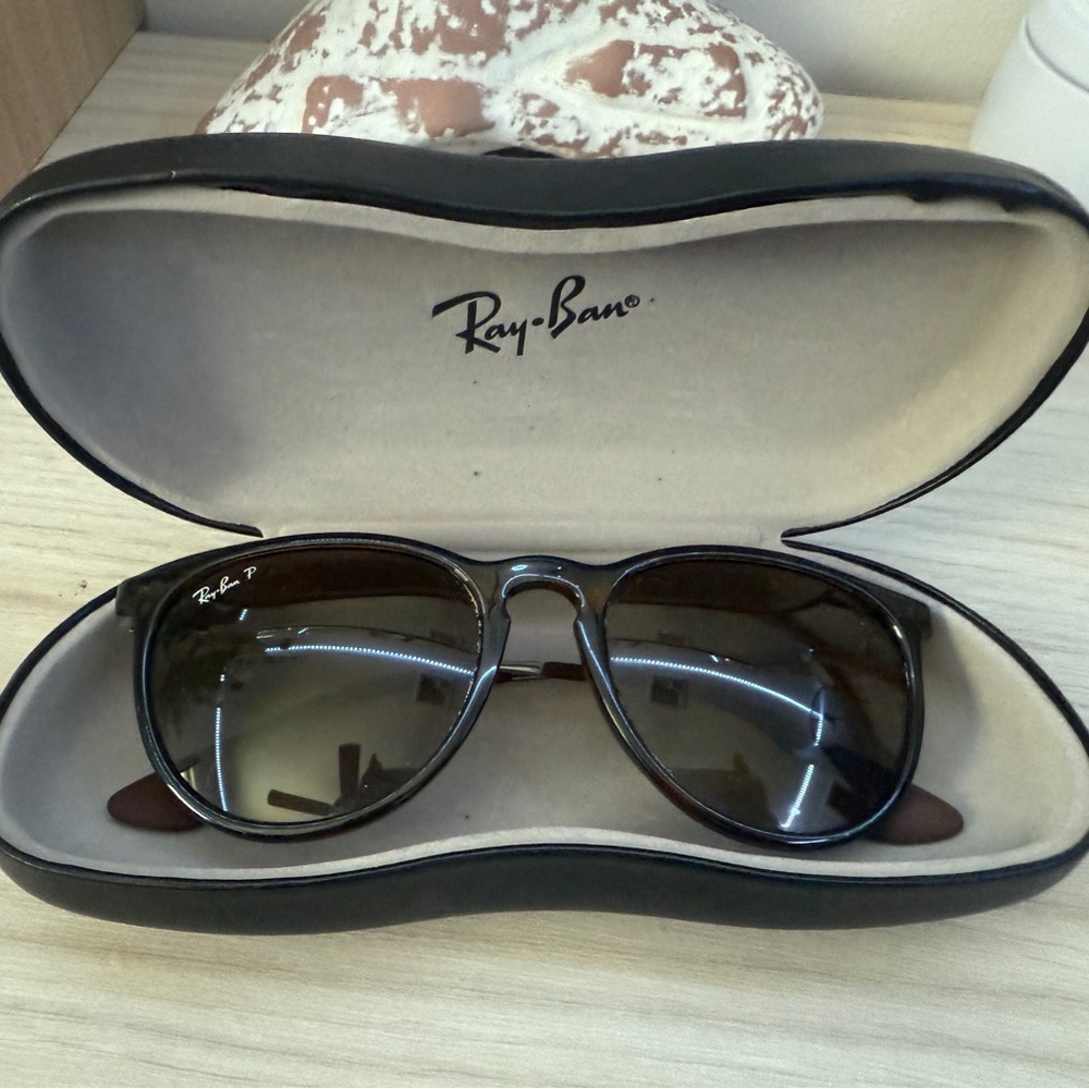 Ray-Ban Black Aviator Sunglasses with Case